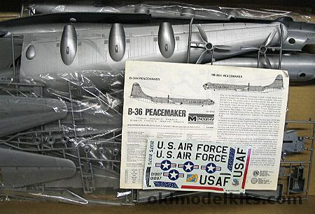 Monogram 1/72 B-36 Peacemaker Complete but no Box top, 5703 plastic model kit